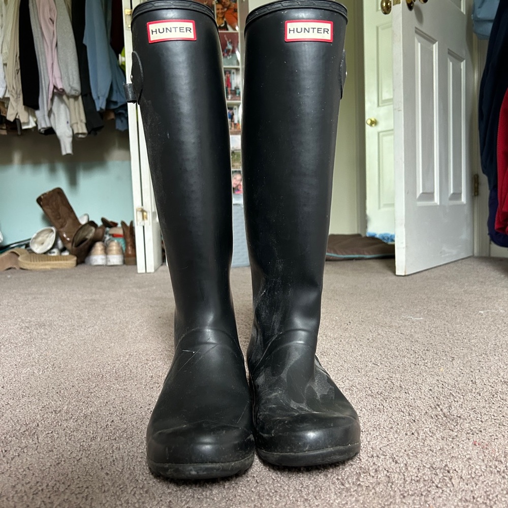 Size 9 tall black HUNTER boots